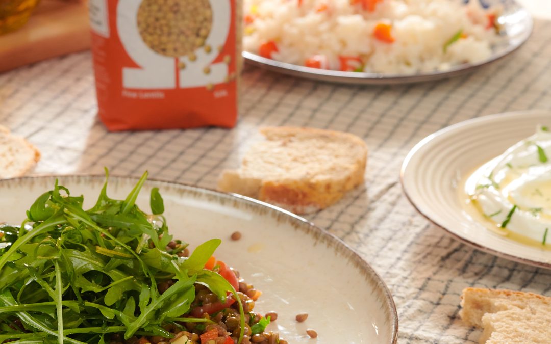 Σαλάτα φακής με ρόκα, αγγούρι και μυρωδικά